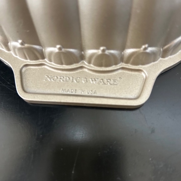 Vintage Nordic Ware Pumpkin Loaf Pan Fall Baking Loaf Pan. NWOT - Picture 6 of 6